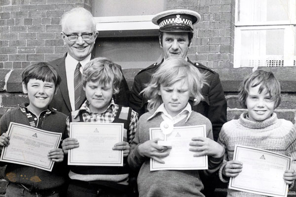 Frank Richardson presenting Road Safety Certificates to school children (1973)