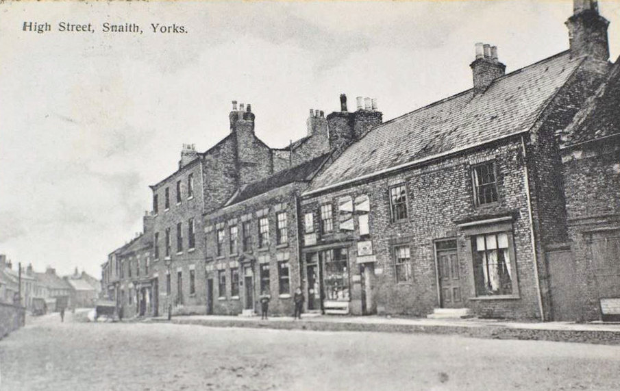 An old postcard showing High Street in Snaith circa 1905
