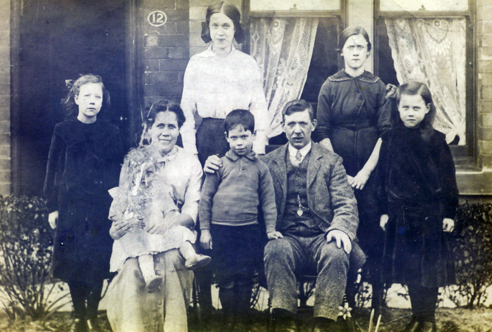 The Clark Family outside 12 Clement Terrace (circa 1916)<br>Sarah, Alice<br>Jennie, Ada, Albert, Edward, Nellie<br>Hilda